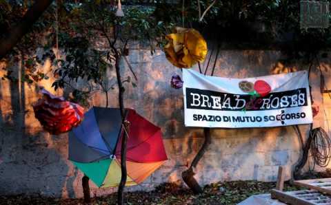 Bari, viaggio nel Bread and Roses: lo spazio di ''mutuo soccorso'' occupato legalmente